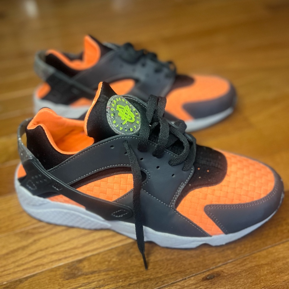 Nike Air Huarache trainers in black and orange #sneakers